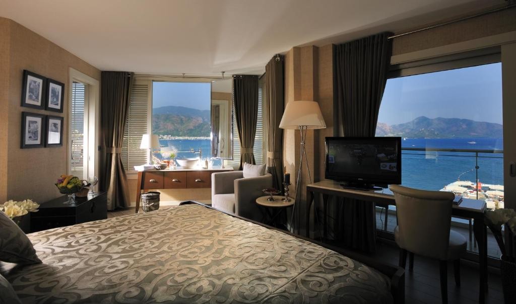 ELEGANCE HOTEL