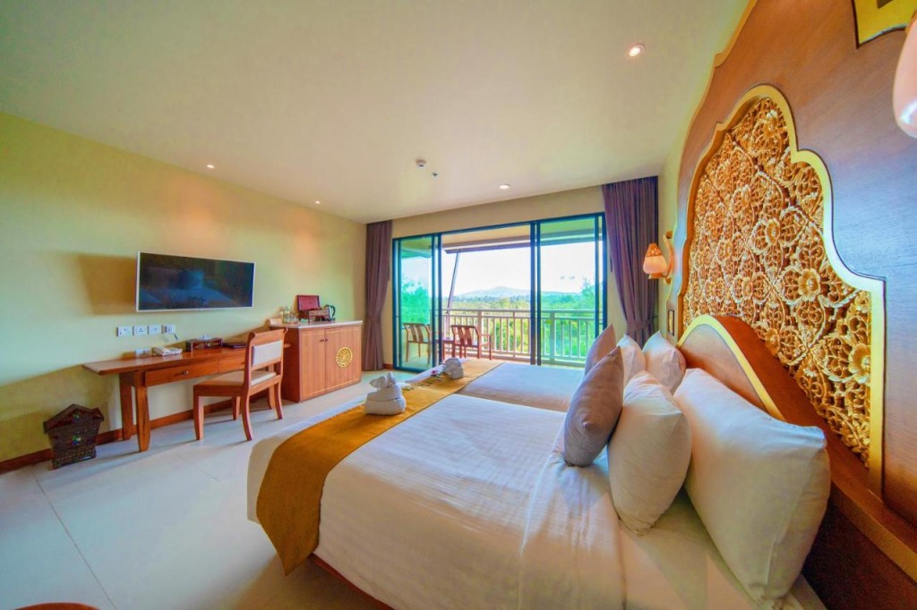 MAIKHAO PALM BEACH RESORT