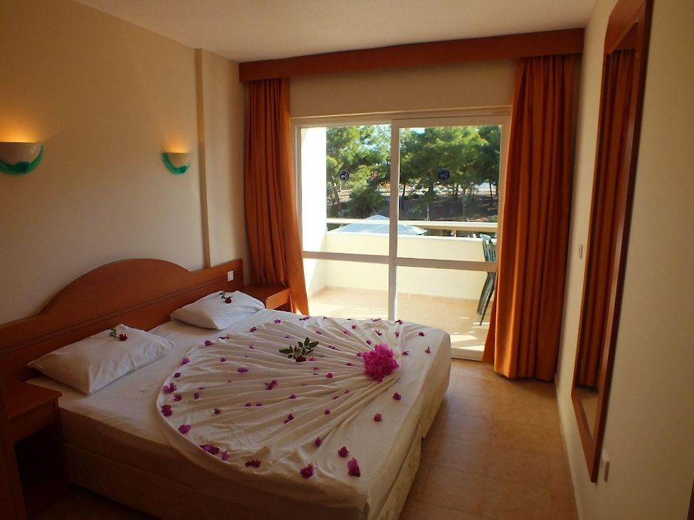 TUNTAS FAMILY SUITES KUSADASI