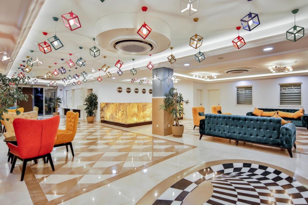 CRYSTAL CLUB WORLD OF COLOURS RESORT & SPA