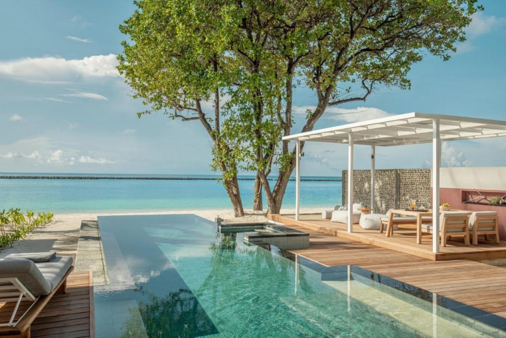 FOUR SEASONS LANDAA GIRAAVARU