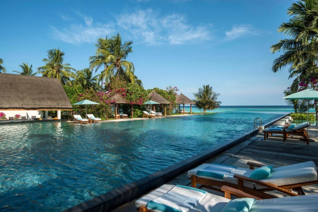 FOUR SEASONS LANDAA GIRAAVARU