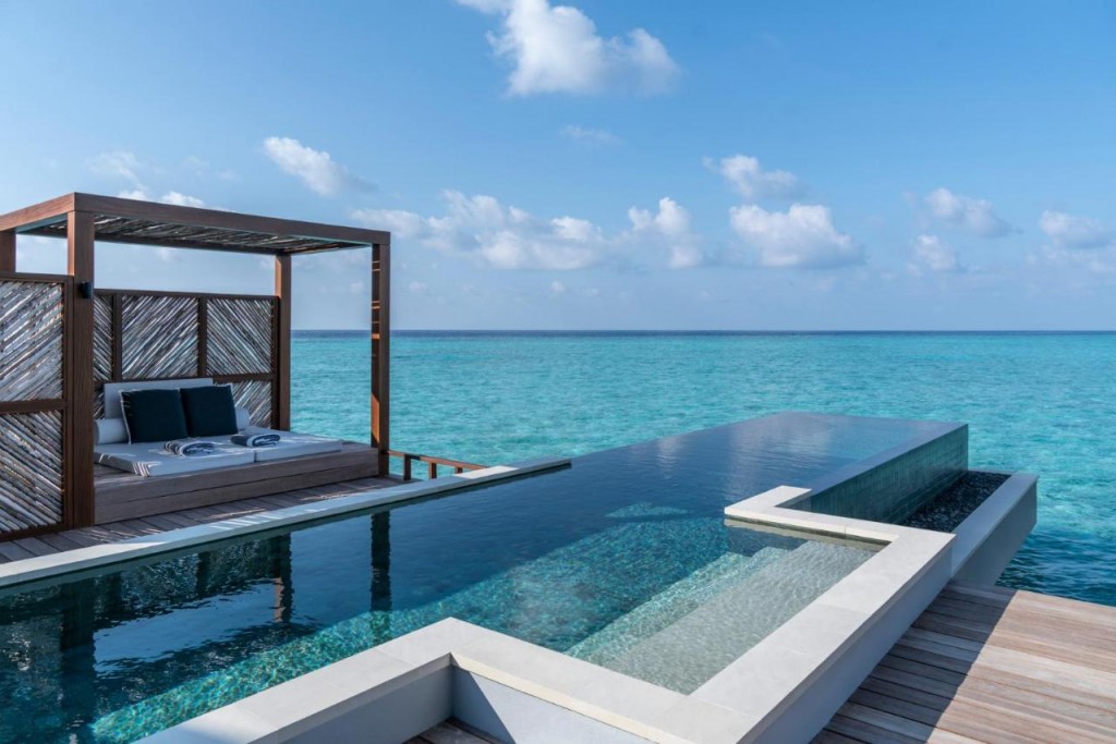 FOUR SEASONS LANDAA GIRAAVARU