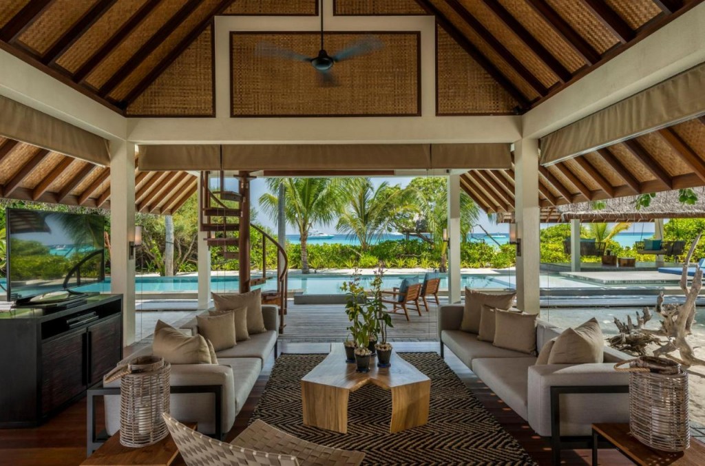 FOUR SEASONS LANDAA GIRAAVARU