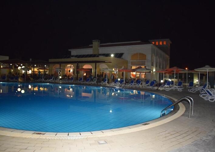 AKTEA BEACH HOTEL