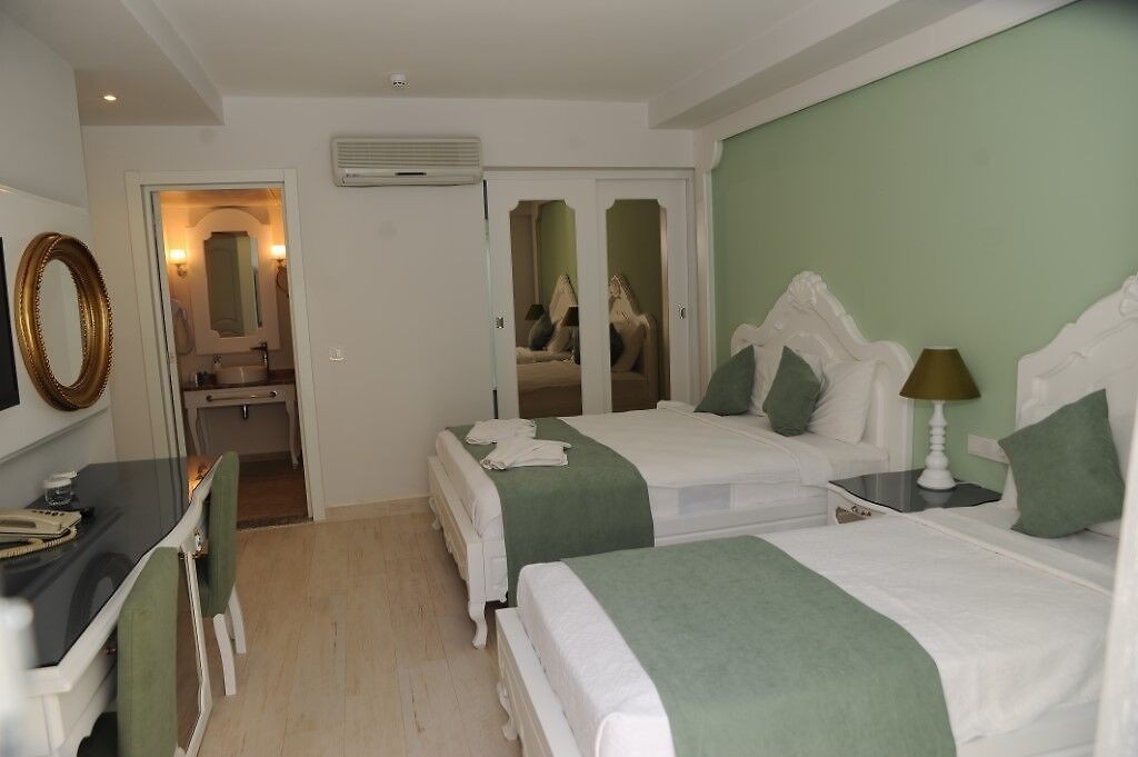 MONTEBELLO DELUXE
