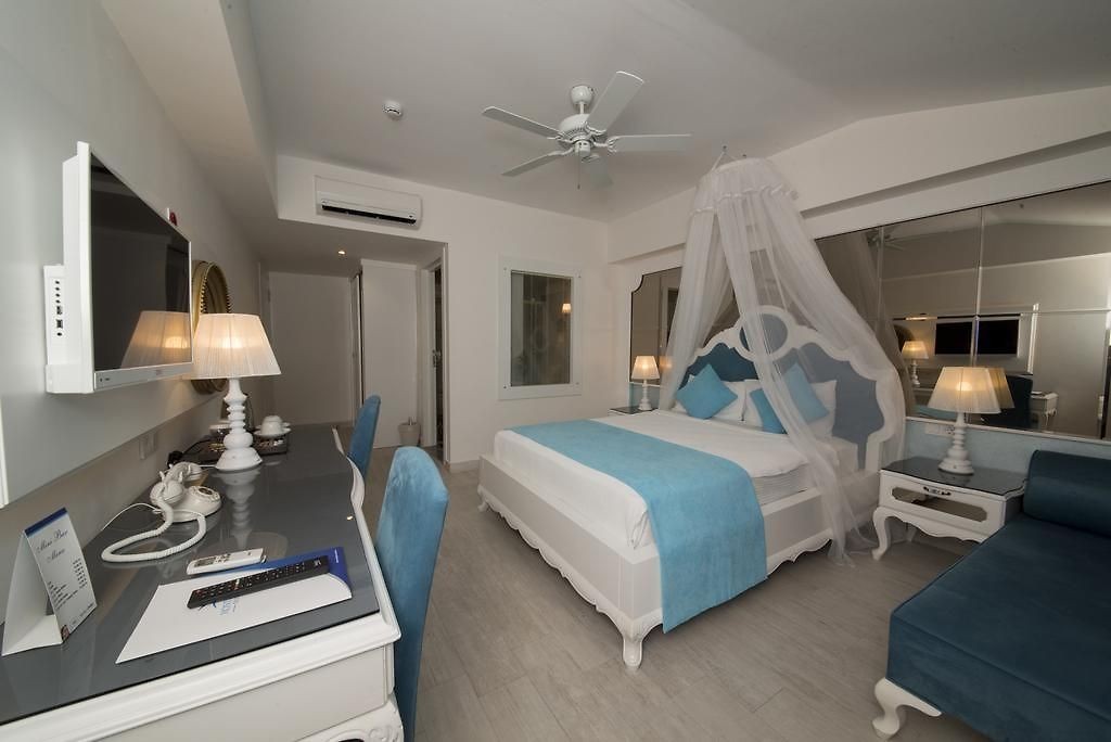 MONTEBELLO DELUXE