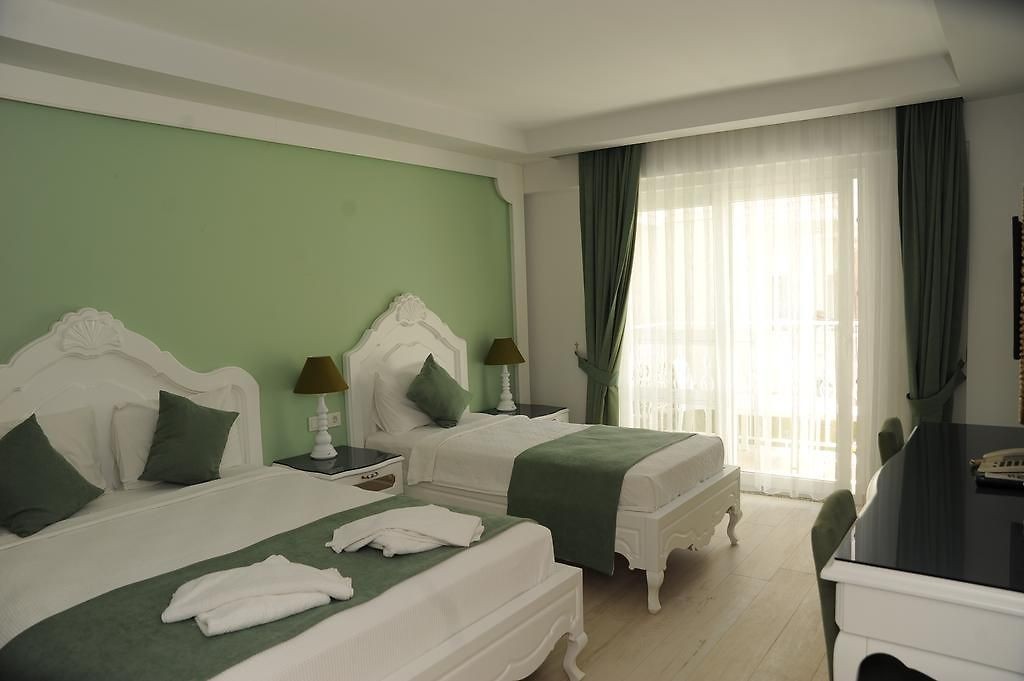 MONTEBELLO DELUXE