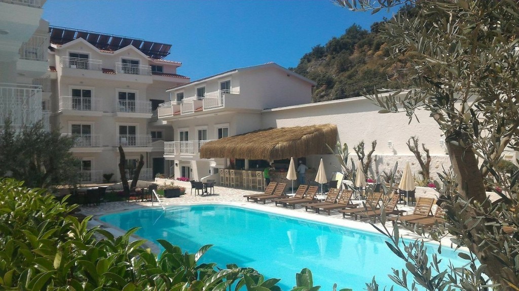 MONTEBELLO DELUXE