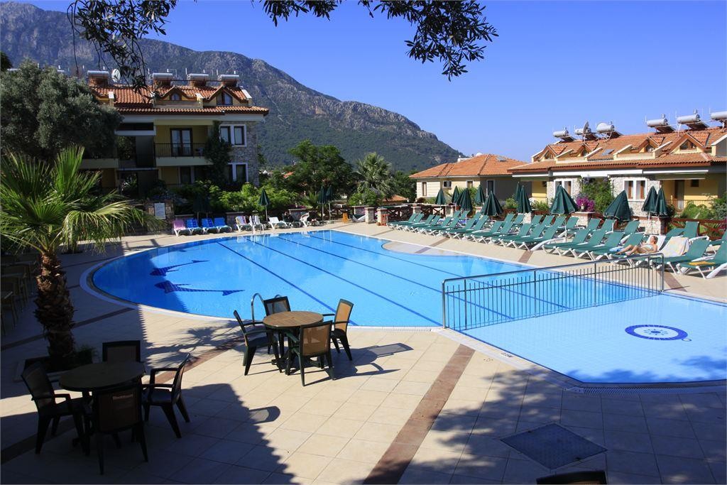 PERDIKIA HILL FAMILY RESORT