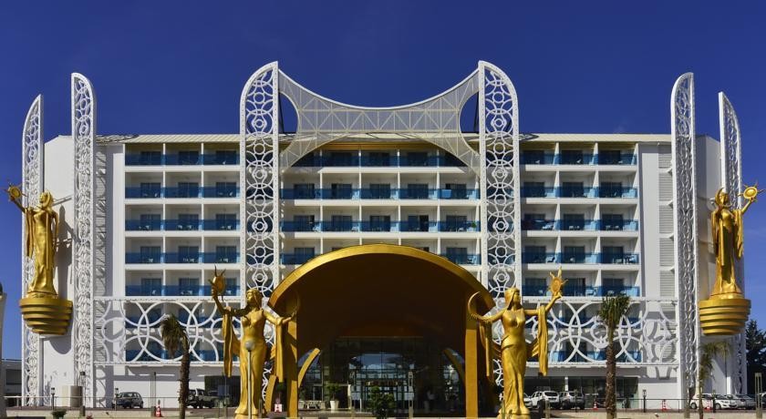 AZURA DELUXE RESORT & SPA HOTEL