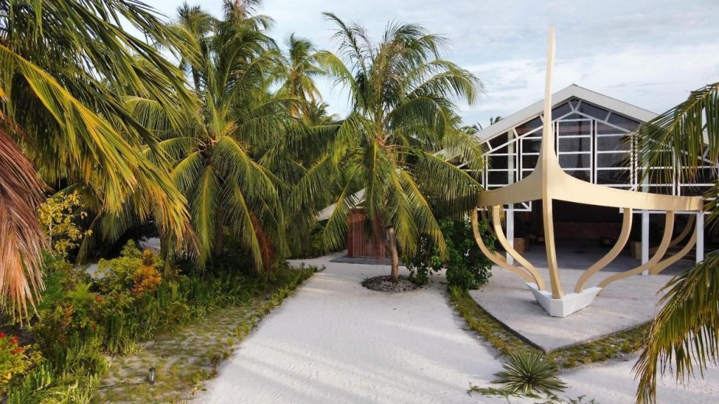 RAHAA RESORT