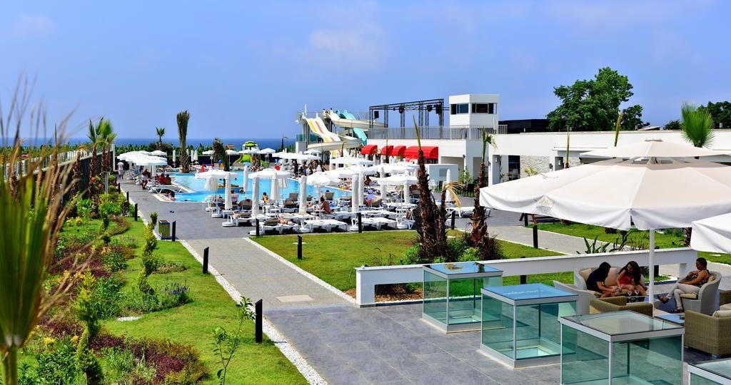 WHITE CITY RESORT & SPA