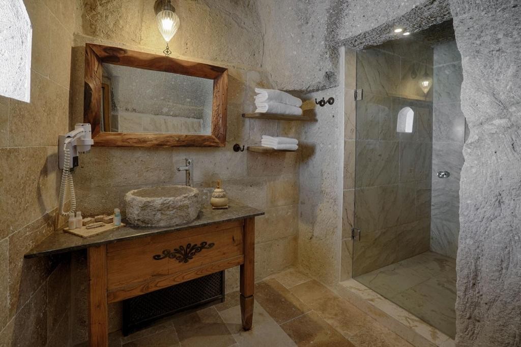 HERA CAVE SUITES