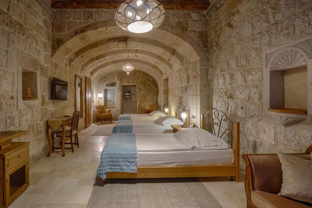 HERA CAVE SUITES