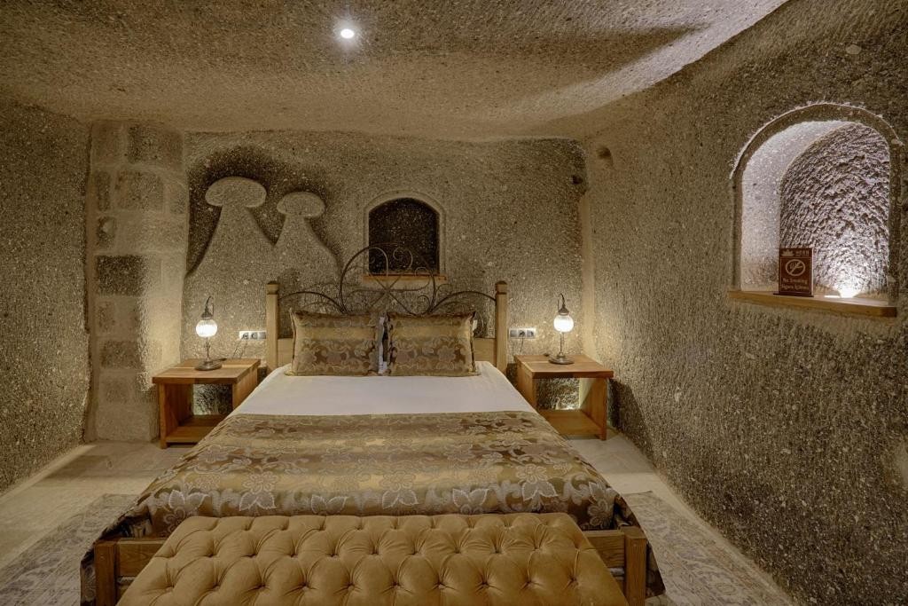 HERA CAVE SUITES