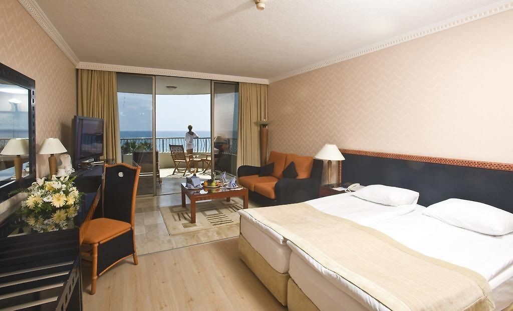 CRYSTAL SUNRISE QUEEN LUXURY RESORT & SPA