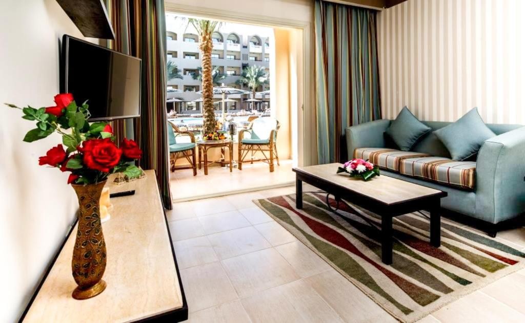 EL KARMA AQUA BEACH RESORT