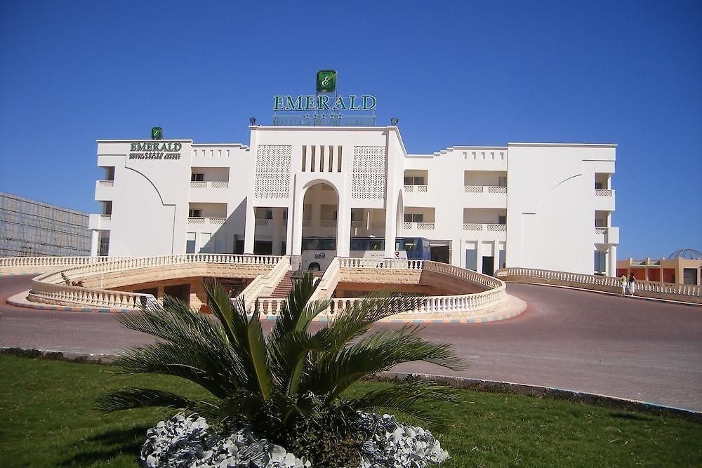EMERALD RESORT (GOLDEN 5)