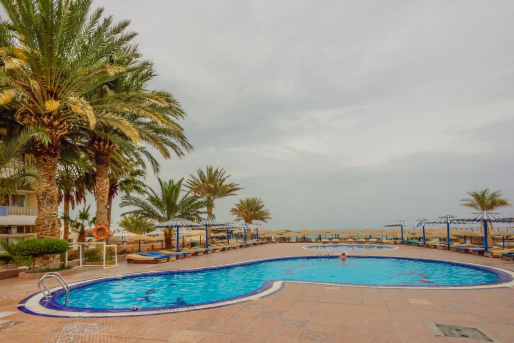 EMPIRE BEACH AQUA PARK
