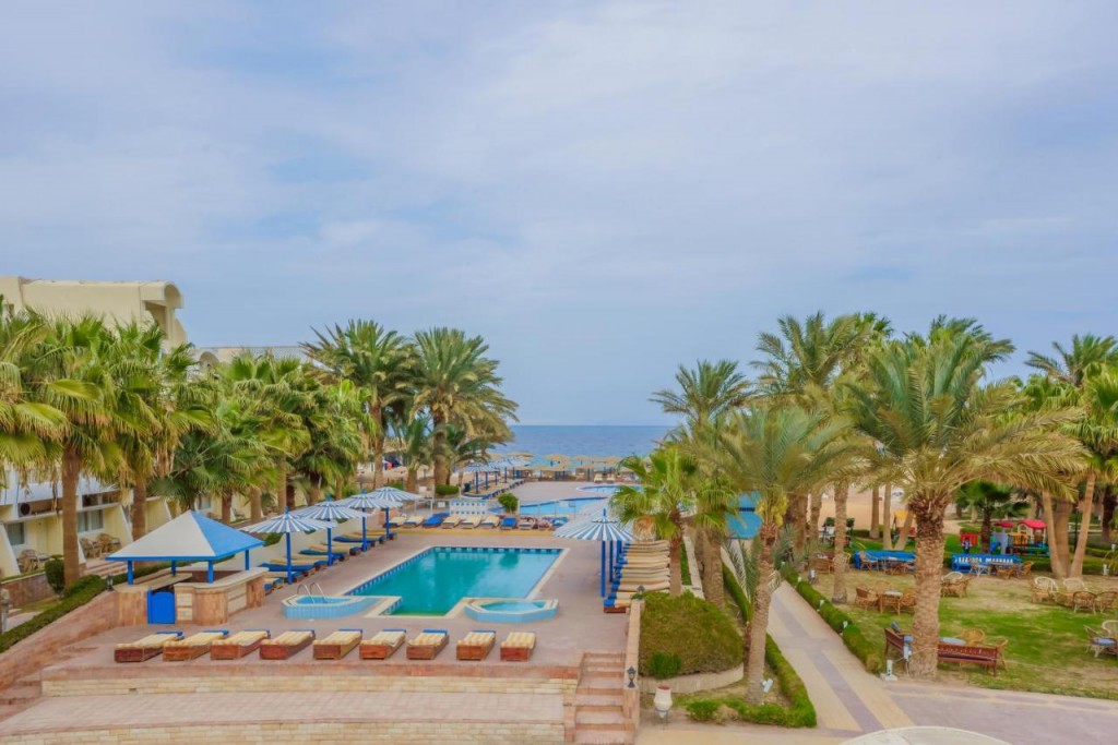 EMPIRE BEACH AQUA PARK