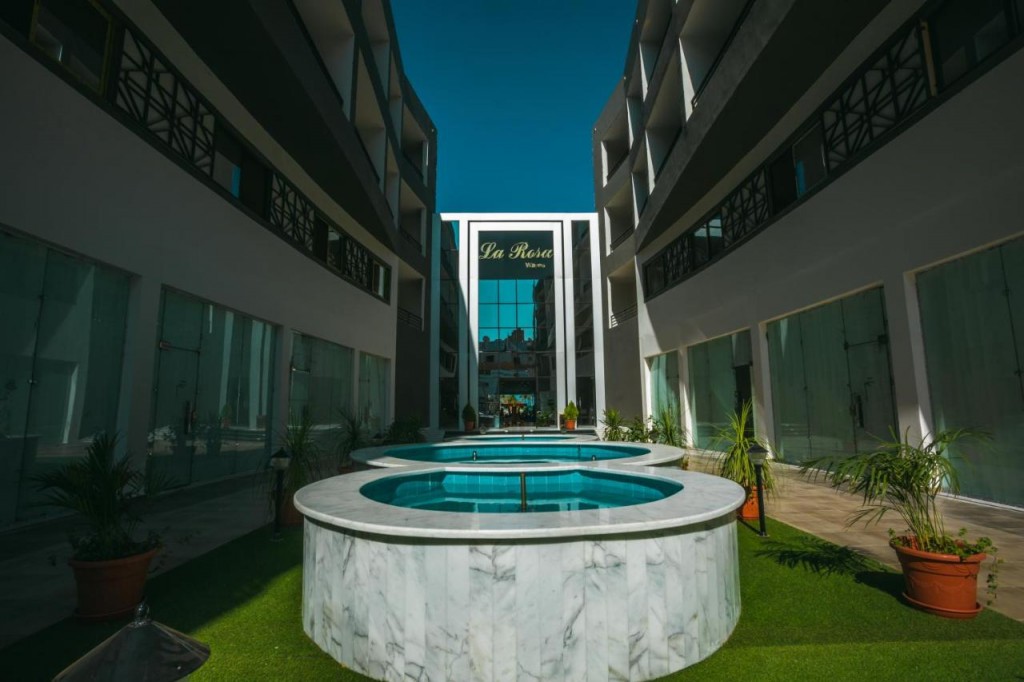 LA ROSA WAVES RESORT