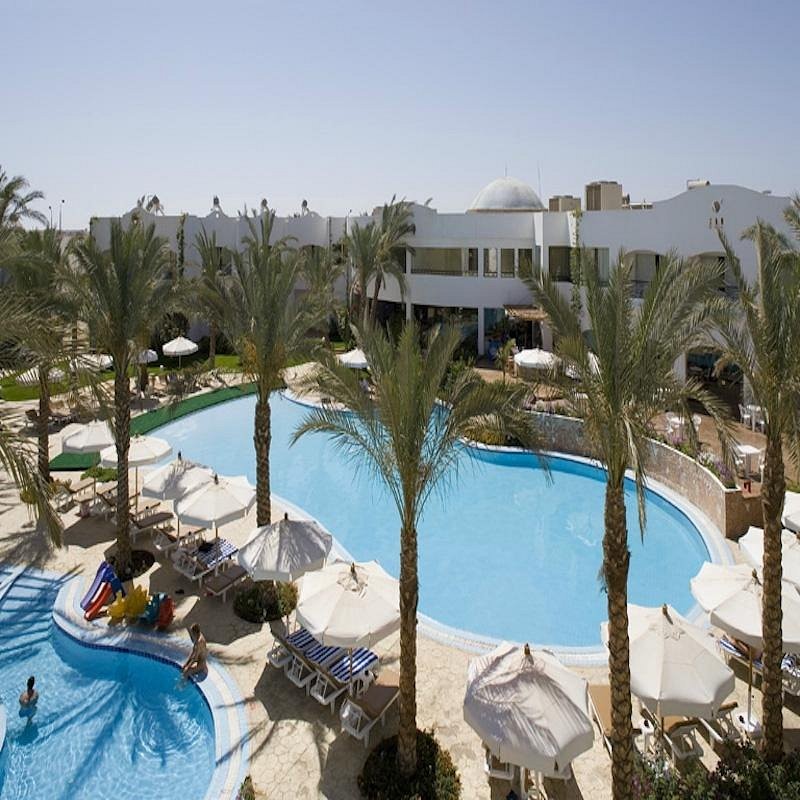 LUNA SHARM