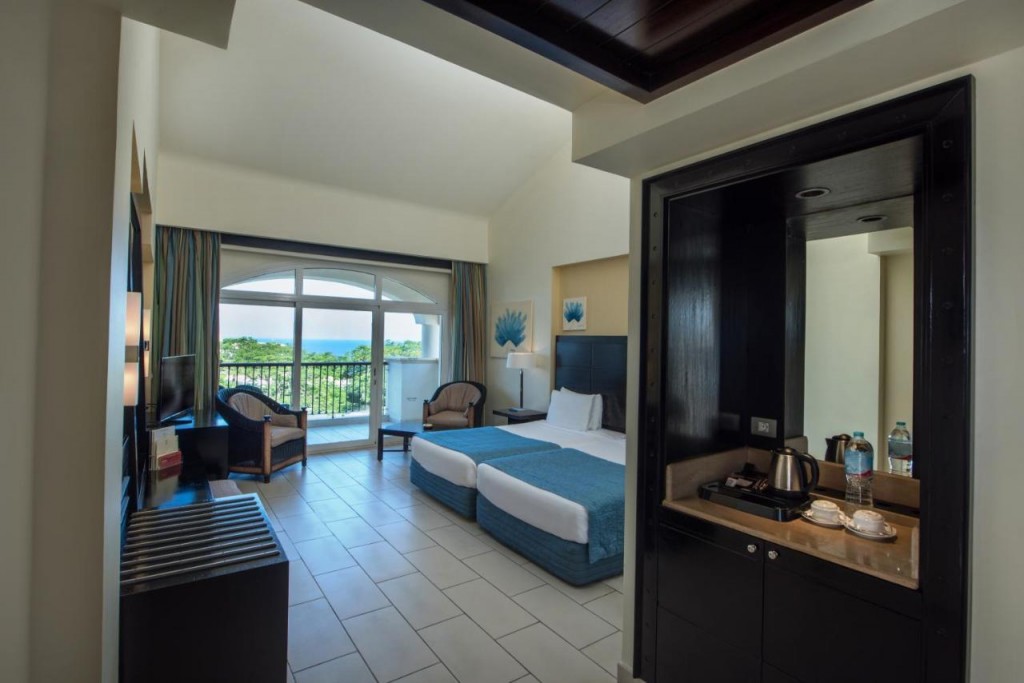 REEF OASIS BLUE BAY RESORT & SPA