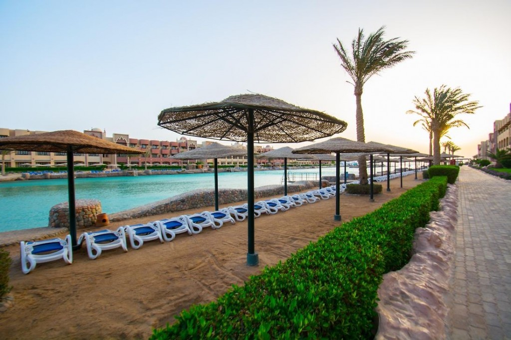 SUNNY DAYS EL PALACIO