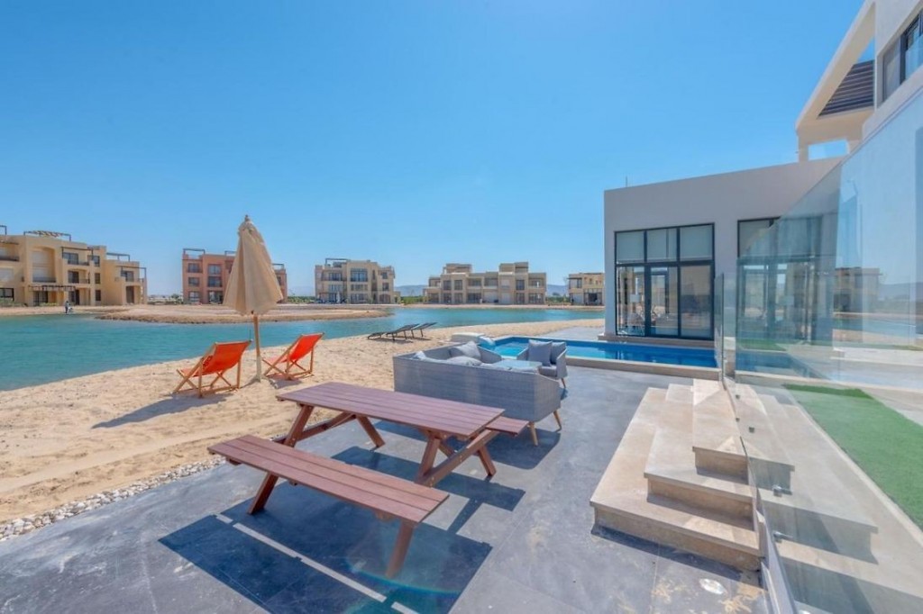 TAWILA ISLAND HOTEL