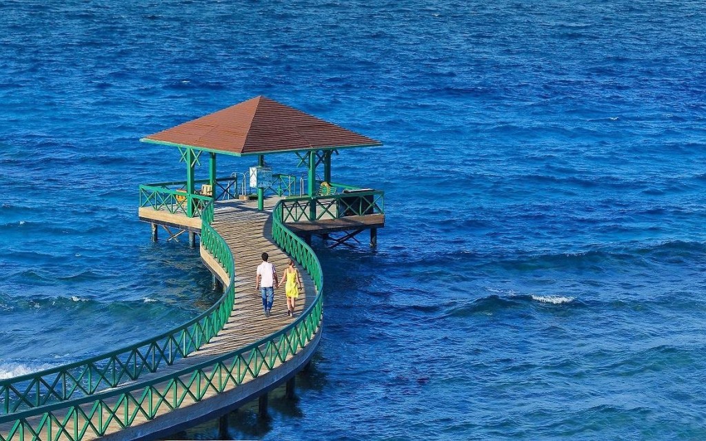 THE OBEROI BEACH RESORT