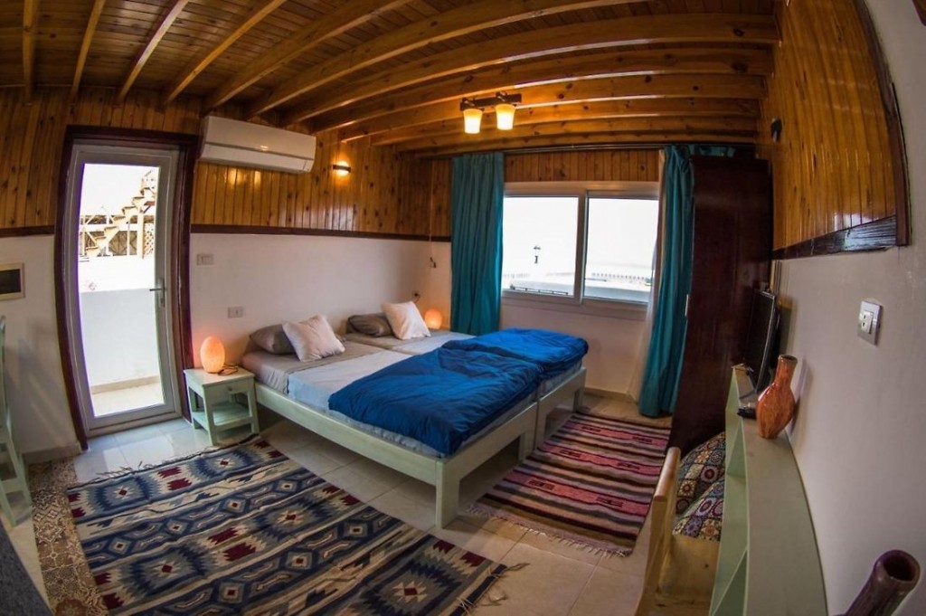 THE ROCK HOTEL