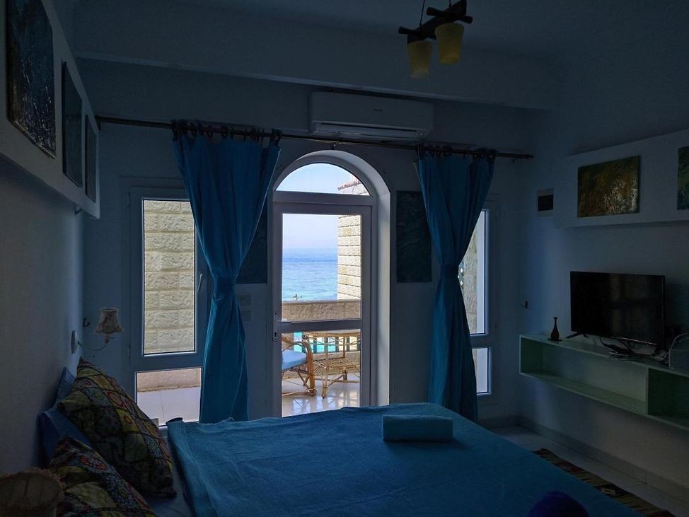 THE ROCK HOTEL