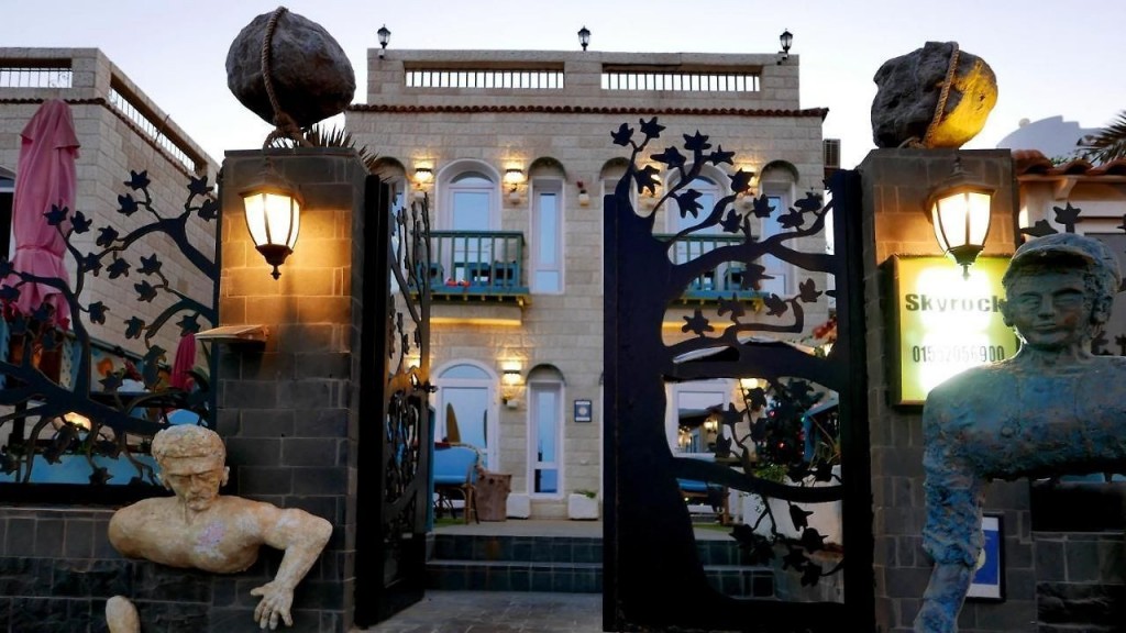 THE ROCK HOTEL