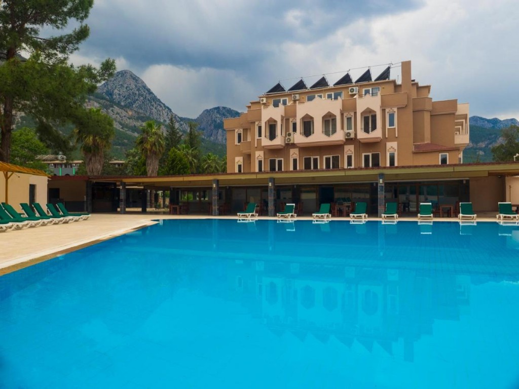 ALEXIUS BEACH HOTEL