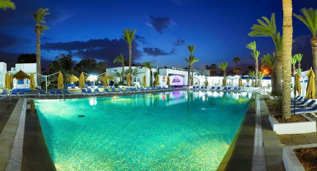 HARI CLUB BEACH RESORT