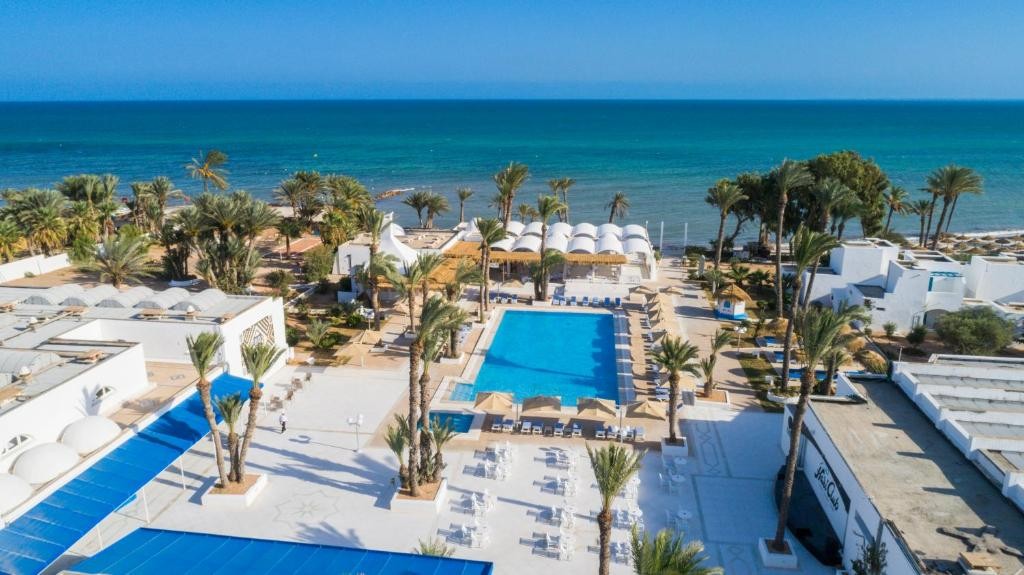 HARI CLUB BEACH RESORT