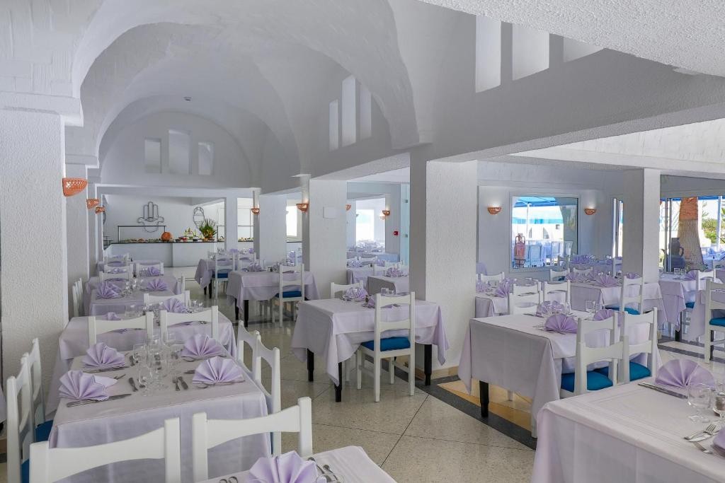 HARI CLUB BEACH RESORT