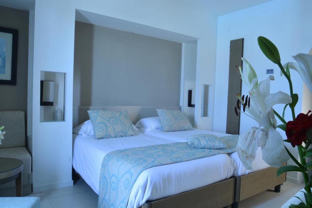PALM AZUR